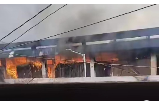 Gedung lv Pasar Horas kebakaran tahun lalu