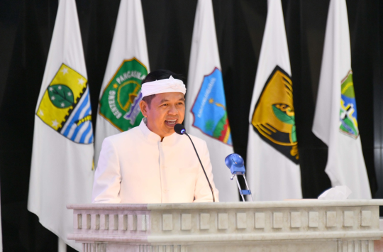 Gubernur Dedi Mulyadi menyampaikan Laporan Keterangan Pertanggungjawaban (LKPJ) Gubernur Jawa Barat tahun anggaran 2024 pada Rapat Paripurna DPRD
