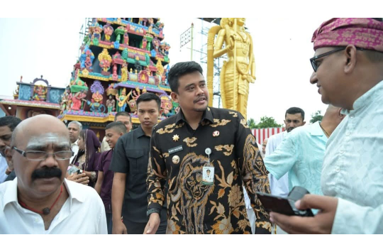 Muhammad Bobby Afif Nasution, menghadiri peresmian dan pensucian (Maha Kumba Abisegam) Kuil Shri Raja Rajesvari Amman Kovil di Desa Padang Cermin