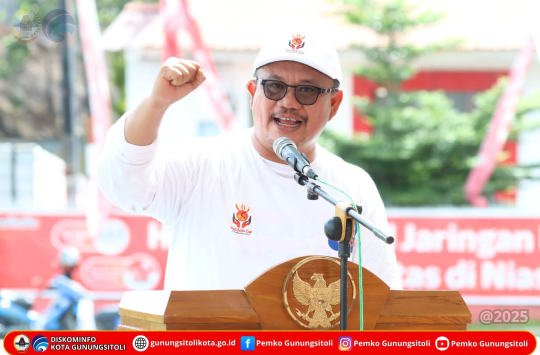 Wali Kota Gunungsitoli, Sowa’a Laoli saat membuka "Wali Kota Cup Tahun Anggaran 2025" (foto: diskominfo Gunungsitoli)