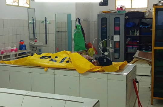 Korban saat dibawa ke RSUD Djasmen Saragih untuk di otopsi (foto istimewa)
