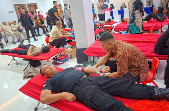 Kegiatan donor darah yang digelar di Gedung Bhayangkari Mapolda Sumut dalam ranka HUT Polwan ke-77