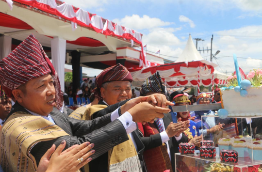﻿HUT ke-80 Tapanuli Utara: Bupati Jonius Hutabarat Gaungkan Semangat Transformasi Menuju Taput Maju dan Berbudaya.(Foto:Loksa Situmeang/Kabarnas.id)