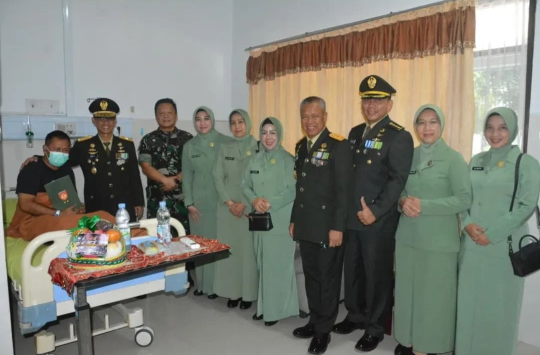 Inspektur Kodam IV/Diponegoro, Brigjen TNI Bayu Tirtiyanto, saat  anjangsana ke Rumah Sakit Tingkat III Bhakti Wira Tamtama Semarang
