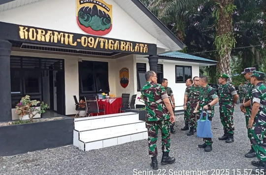 Inspektorat Jenderal Angkatan Darat (Itjenad) saat menggelar audit kinerja dengan meninjau langsung proses rehabilitasi Kantor Koramil 09/Tigabalata (foto: Pendim 0207/SML)