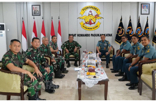 Kalabinsen TNI AL Kunjungi Puskopaska, Pererat Sinergi dan Dukung Penguatan Alutsista Kopaska
