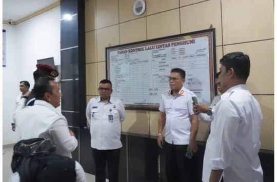Kalapas Pemuda Kelas III Langkat, Kenal Purba, menerima kunjungan kerja dari Inspektorat Jenderal Kementerian Hukum dan HAM. (Foto: Humas lapada)