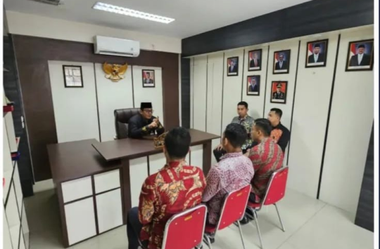 Kalapas Pemuda Langkat Raymon Andika Girsang memberikan wejangan kepada Taruna Politeknik Penvayoman Indonesia  (foto: humas lapada langkat)