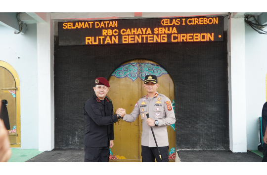 Kapolres Cirebon Kota AKBP Eko Iskandar memimpin apel pagi di Rutan Kelas I Cirebon