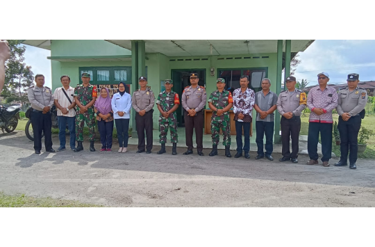 Foto bersama usai merayakan secara sederhana HUT TNI ke 78