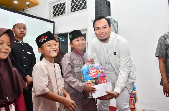 Karyawan Kilang Pertamina Balongan Galang Puluhan Juta Santuni Anak Yatim & Bantu Korban Banjir