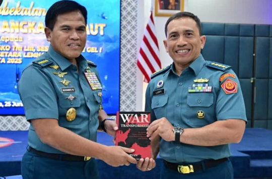 Kasal, Laksamana TNI Dr. Muhammad Ali saat pembekalan kepada alumni Dikreg Sesko TNI Angkatan LIII, Dikreg 34 Sespimti Polri Gelombang I di Wisma Elang Laut, Jakarta Pusat, Rabu 25 Juni 2025. (foto: Dispen AL).