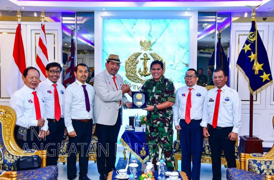 Laksamana TNI Dr. Muhammad Ali saat menerima kunjungan pengurus INAMPA di Mabesal, Cilangkap 20 Juni 2025. (Foto: Dispen AL)