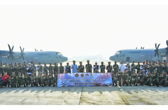 Kasau dampingi Panglima TNI melepas atgas Garuda Merah Putih-II Tahun 2025 (Foto : Dispen AU)