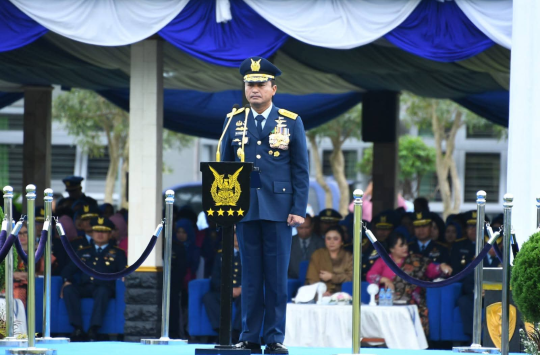 KSAU saat melantik 150 Perwira TNI AU lulusan Setukpa angkatan ke 32 Tahun 2025 di Lapangan Dirgantara, Lanud Adi Soemarmo, Surakarta, Kamis 19 Juni 2025. (Foto: Dispen AU)>