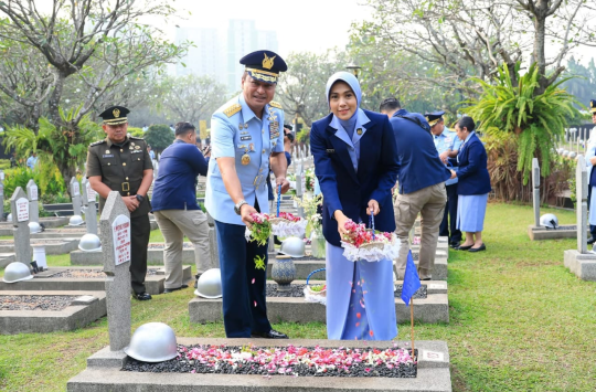 Marsekal TNI M. Tonny Harjono, S.E., M.M., saat  memimpin upacara ziarah di TMPN Kalibata