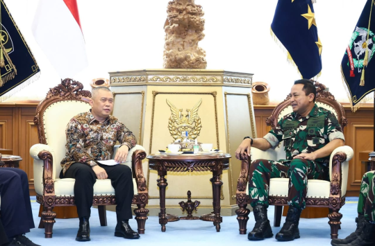 Marsekal TNI M. Tonny Harjono, S.E., M.M., saat menerima audiensi Menteri Perhubungan RI, Dudy Purwagandhi. (Foto: Dispen AU)
