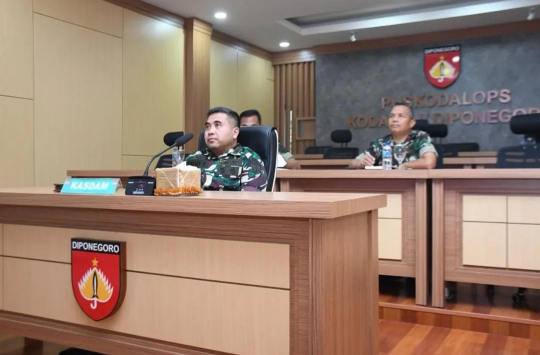 Brigjen TNI M. Andhy Kusuma bersama pejabat lainnya saat mengikuti vidkon yang diselenggarakan KKP (foto: Pendam IV/Dip)