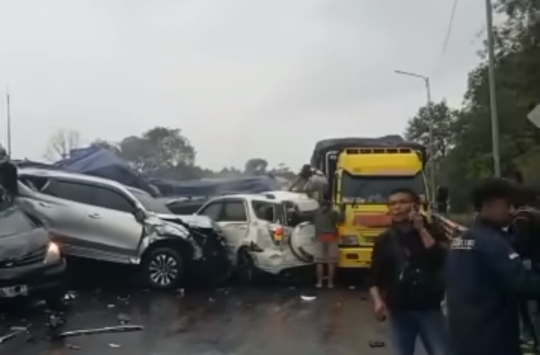 Kondisi moobil yang mengalami kecelakaan di ruas Tol Cipularang