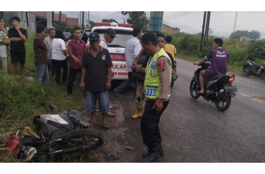 Fortuner Oleng di Jalan Licin, Tabrak Motor di Balige, Satu Orang Tewas