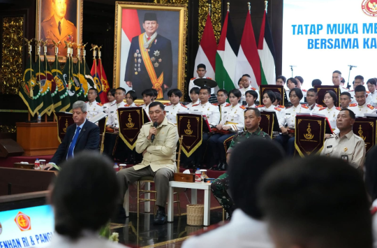 Menhan Sjafrie Sjamsoeddin, dan Panglima TNI Jenderal Agus Subiyanto, berttatap muka dengan para kadet (UNHAN dari Palestina (foto: Kemenhan RI)