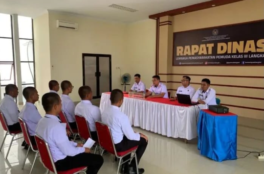 Kalapas Pemuda Langkat, Kenal Purba Berikan Pembekalan Kepada 7 CPNS.(Foto: Humas Lapada)