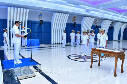 Kasal, Laksamana TNI Dr. Muhammad Ali memimpin serah sertijab Kadisminpersal dan Kadiskumal di Wisma Elang Laut, Jakarta Pusat, Rabu 21 Mei  2025. (Foto: Dispen AL)
