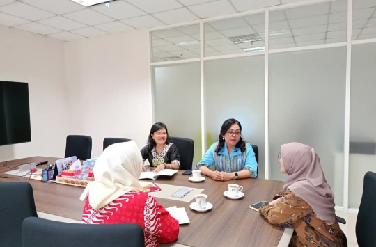 Ketua TP PKK Tapanuli Utara Ny. Neny Angelina JTP Hutabarat saat melakukan audiensi dengan Sekretaris Kemen P3A, Titi Eko Rahayu, di Kantor Kemen P3A Jakarta, Kamis (2/10/2025).(Foto:Loksa Situmeang/Kabarnas.id)