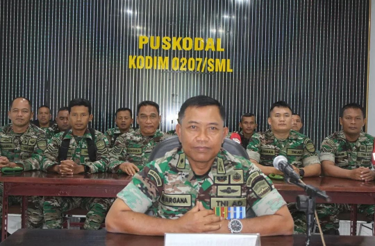 Mayor Inf Margana, pimpin acara Nobar secara virtual HUT TNI ke 80  di Ruang Vidcon Puskodal Kodim 0207/Simalungun (foto: Pendim 0207/Sml)
