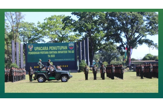 Upacara penutupan Pendidikan Pertama Bintara Infanteri TNI AD Tahun Anggaran 2025 di  Rindam I/Bukit Barisan, Pematangsiantar (foto: Pendim 0272)