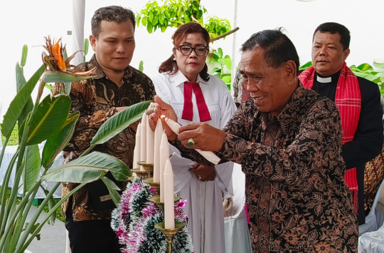 Penyalaan lilin pada perayaan Natal Komunitas Konco Lawas Family