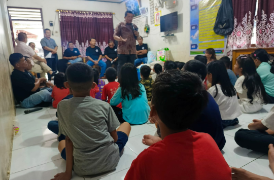 Komunitas Konco Lawas Family (KLF) berbagi kasih dengan anak-anak Panti Asuhan Putri Sion, Jumat, 26 September 2025, di Jl. Selendang, Kel. Bane, Pematangsiantar.(Foto::Istimewa/Kabarnas.id)