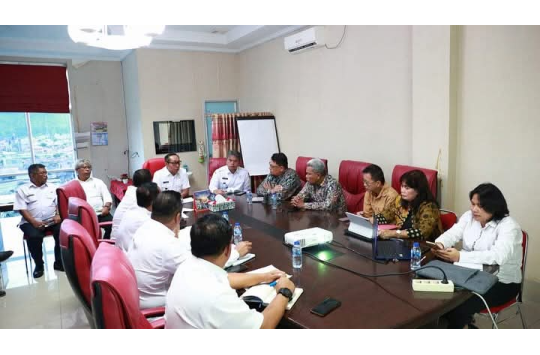 JTP Hutabarat, dan  Deni Lumbantoruan, mengadakan Rapat Koordinasi pembangunan PLTMH oleh  PT. Gading Energi Prima dihadiri pihak PDAM Mual Na Tio di Tarutung pada Rabu 23 April 2025
