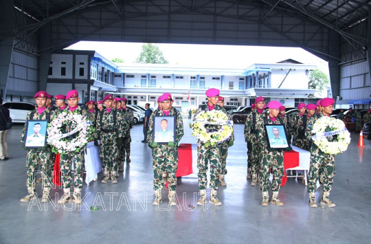 Korps Marinir Lepas Tiga Jenazah Prajurit Korban Longsor Cisarua Secara Militer