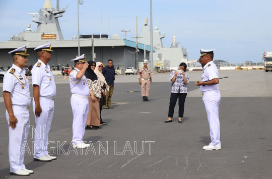 Pelepasan kapal latih tiang tinggi KRI Bima Suci dari Sattahip Thailand (Foto: Dispen AL)