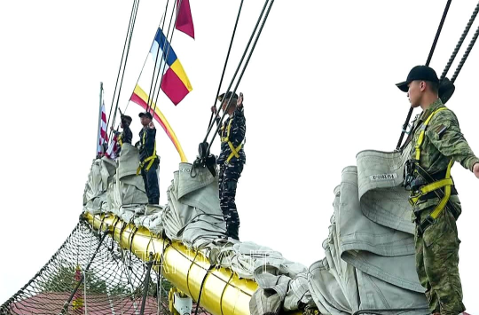 KRI Bima Suci Tuntaskan Etape Perdana KJK dan APCS 2026, Taruna AAL Asah Kepemimpinan Global