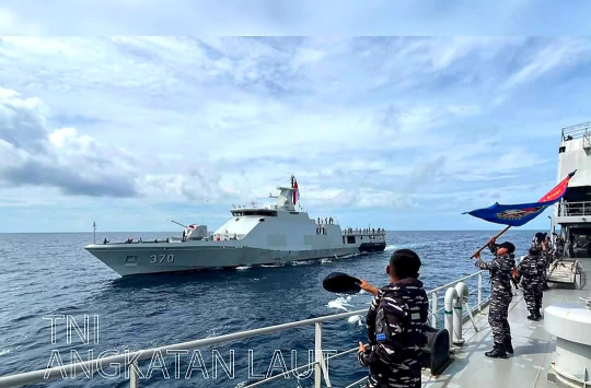 KRI Bung Hatta dan KRI Teluk Kupang Gelar Latihan Medevac di Perairan Balikpapan, Asah Kesiapsiagaan Prajurit
