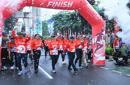 Kepala Staf Angkatan Laut (Kasal), Laksamana TNI Dr. Muhammad Ali, bersama pejabat lainnya saat  menghadiri acara pembukaan Bhayangkara Sport Day 2025. (Foto: Dispen AL)