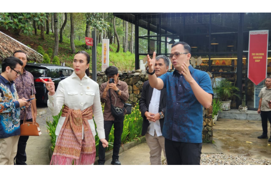 Kunjungi Nimo Kaldera, Menteri Pariwisata Apresiasi BPODT