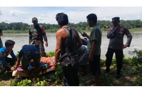 Seorang wanita lanjut usia berinisial NS (78) meninggal dunia setelah terjatuh dan terseret arus Sungai Bah Bolon di Kabupaten Simalungun, Minggu (18/5/2025)