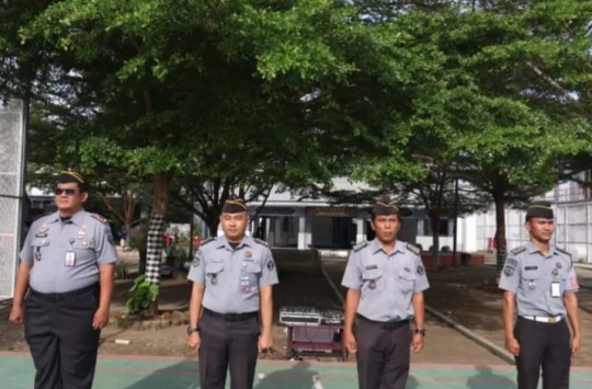 Kalapas Pemuda Langkat, Raymon Andika Girsang  serta pejabat lainnya saat mengikuti upacara Hari kesadaran berbangsa dan bernegara,(Foto Humas Lapadalangkat)