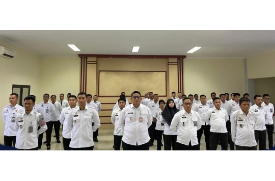 Kalapas Pemuda Langkat, Raymon Andika Girsang dan jajarannya saat mengikuti Apel pagi bersama