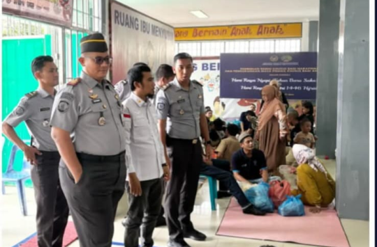 Kalapas Pemuda Langkat, Raymon Andika Girsang saat mendampingi Tim Monev Kanwil Dirjenpas Sumuta (foto: humas Lapada Langkat)