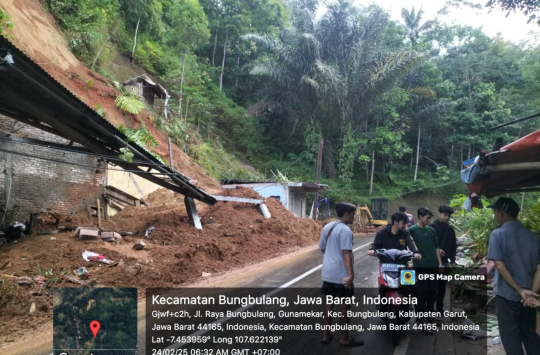 Suasana lokasi terjadinya longsor