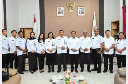 Bupati Tapanuli Tengah, saat  menerima kunjungan dari Kepala Bapas Kelas II Sibolga