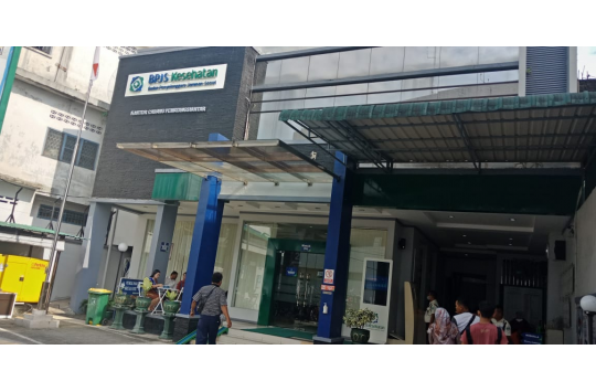 Kantor BPJS Kesehatan Pematang Siantar sedang melayani peserta JKN