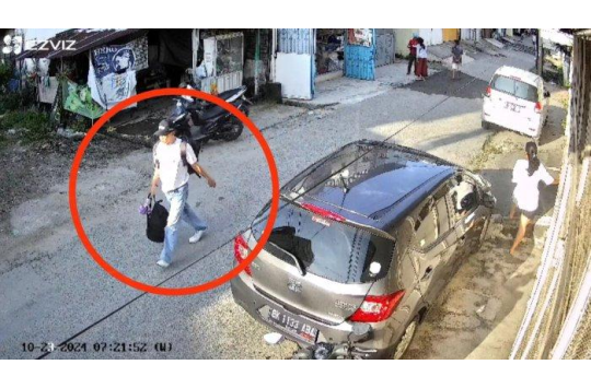 pelaku pembunuh ibu kos di medan saat tertangkap rekaman cctv