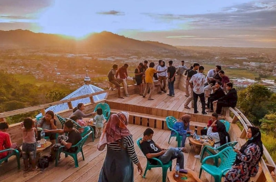 Bukit Nobita nerupakan salah satu destinasi yang cocok di kunjungi saat libur lebaran yang berada di padang (Foto ist)