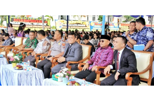 Bupati dan Wakil Bupati Simalungun hadiri acara perayaan Natal Oikumene 2025