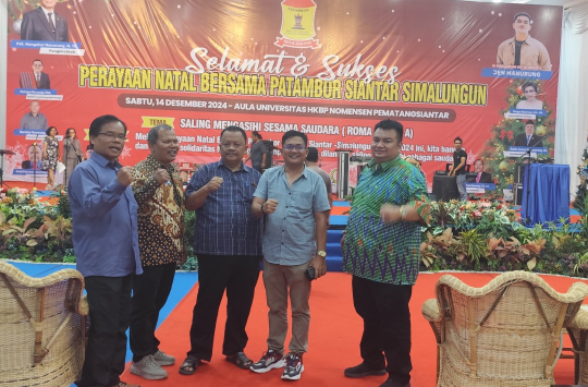 Jajaran panitia natal dan pengurus Patambor Siantar-Simalungun foto bersama